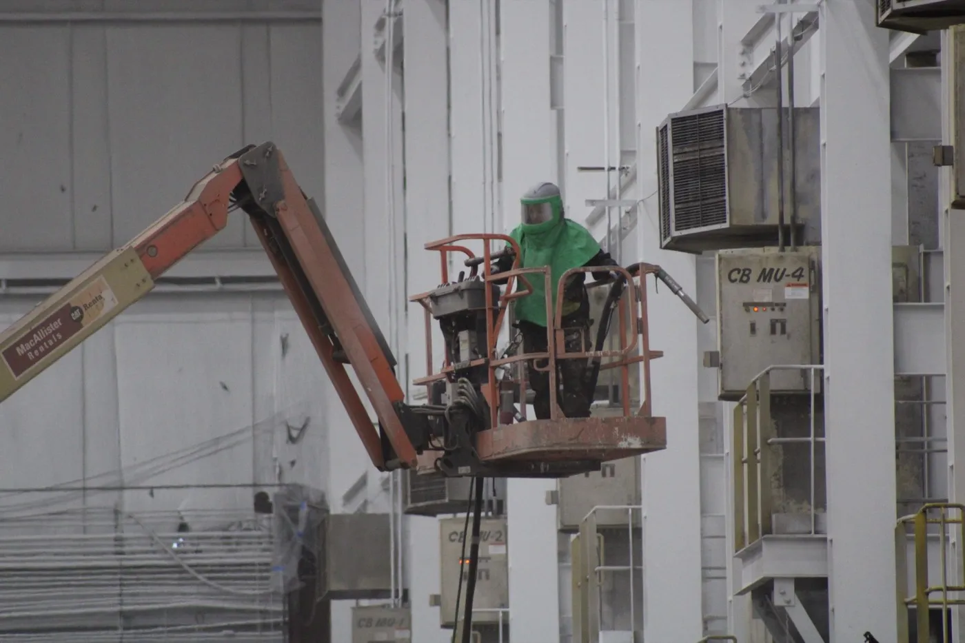 Aerial lift coating services for commercial buildings