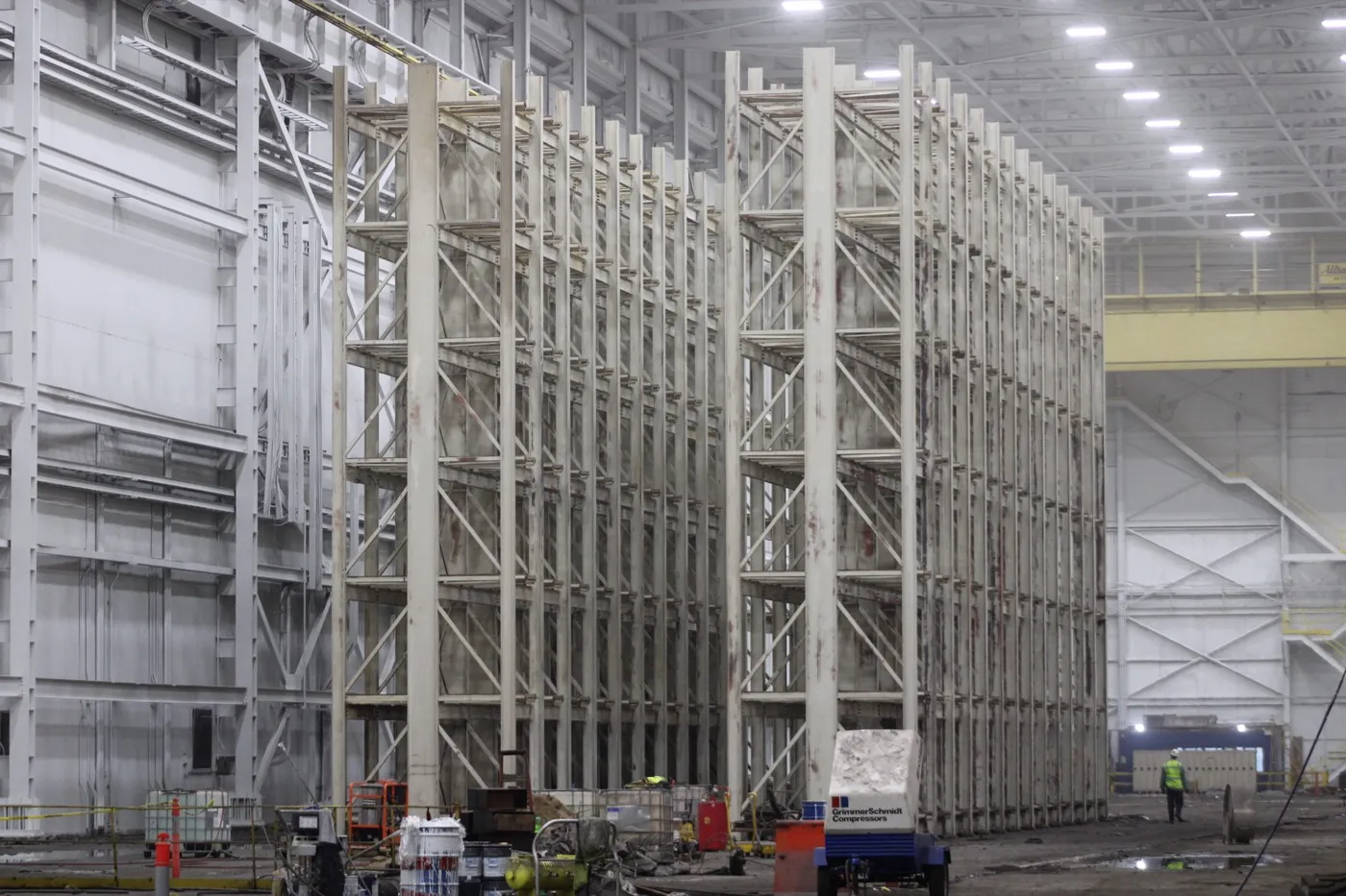 High-bay steel structure painting services