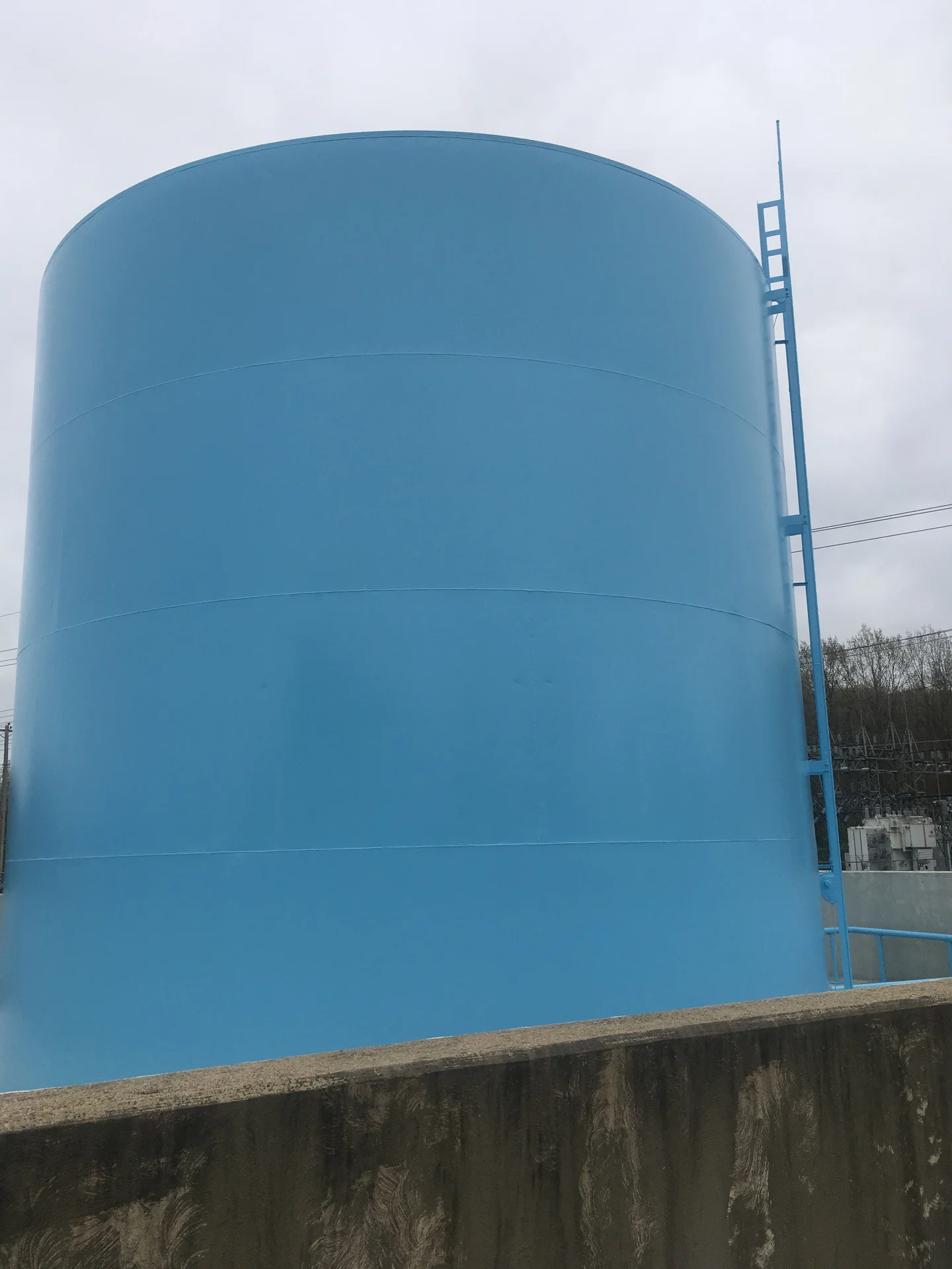 Close-up of the repainted tank shell and access ladder
